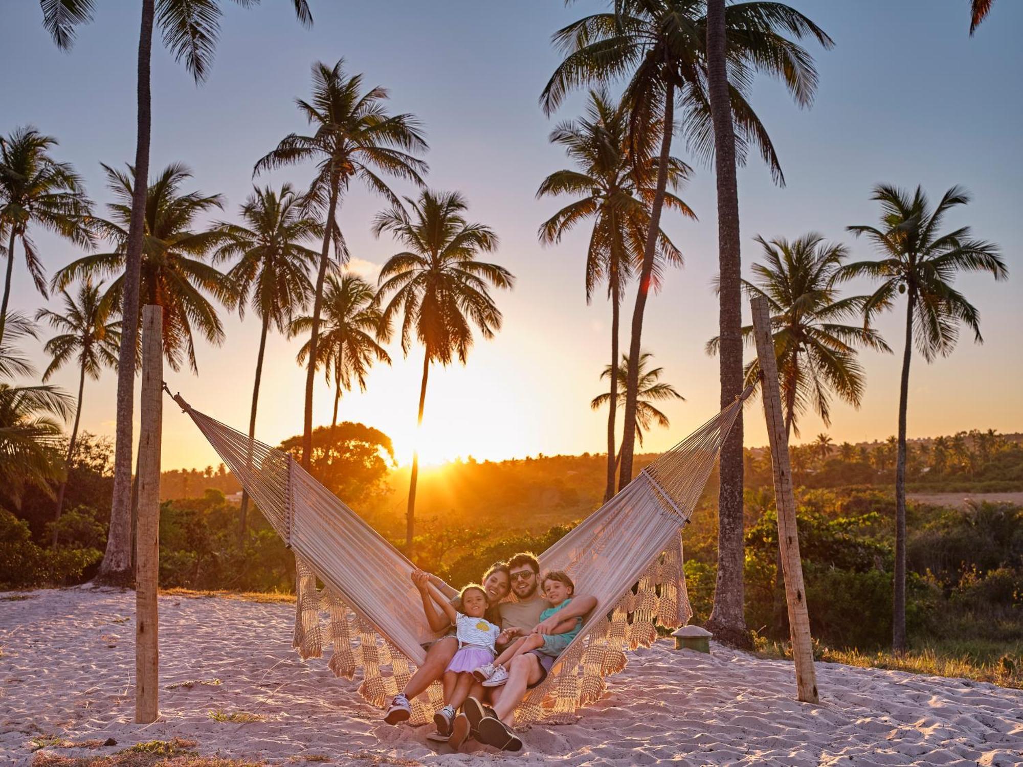Grand Palladium Imbassaí Resort&Spa - Все включено Экстерьер фото Sunset at the beach